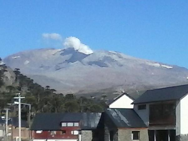 Mantienen sendas medidas preventivas por incremento de actividad de volcanes Copahue y Villarrica