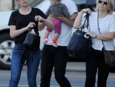 La bella Scarlett Johansson es papparazeada con su bebé