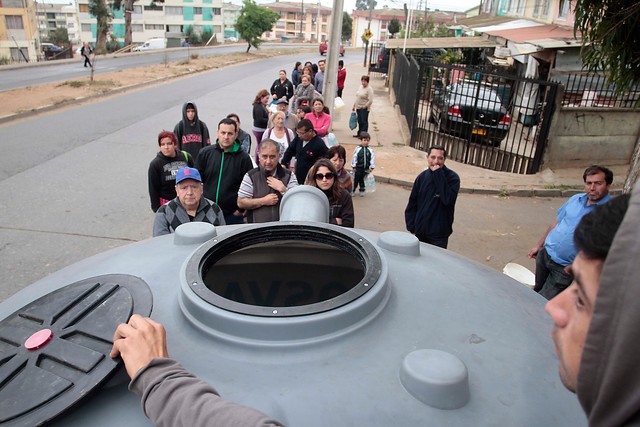 Malestar entre habitantes de Valparaíso por retraso en reposición de servicio de agua potable