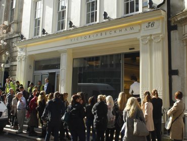 La tienda de Victoria Beckham en Londres atrajo a 500 personas en 4 días, solo 12 compraron