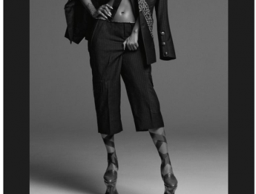Rihanna posó como una sexy gatubela desnuda para revista AnOther