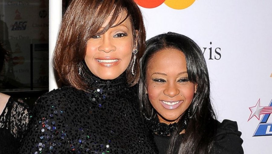 Ex novio de Bobbi Kristina Brown: “Ella podría haber intentado suicidarse para morir como su madre”