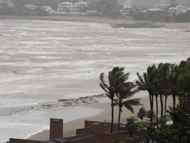 El poderoso ciclón Marcia azota el noreste de Australia