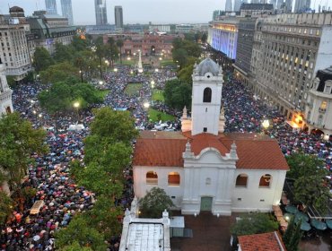 Argentinos realizan masiva “marcha del silencio” en memoria del fiscal Alberto Nisman