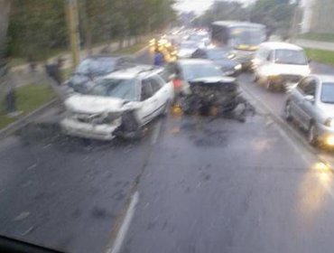 Varias personas lesionadas deja colisión múltiple en cercanías del Parque O’Higgins de Santiago