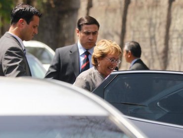 Presidenta Bachelet anticipa término de sus vacaciones y viaja de regreso rumbo a la capital