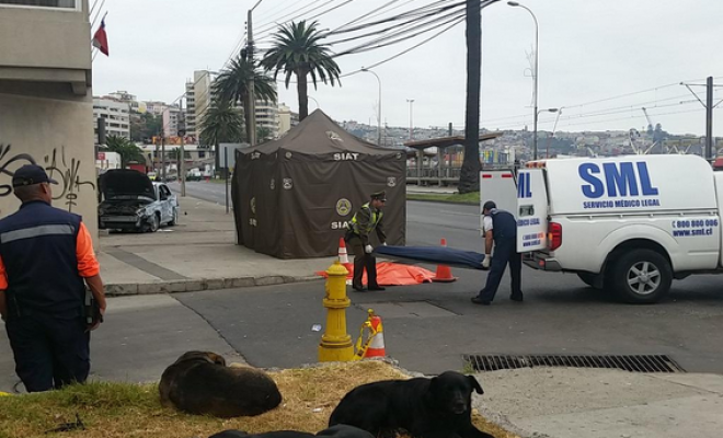 Accidente de tránsito deja 2 personas muertas y 5 lesionados en avenida Errázuriz en Valparaíso