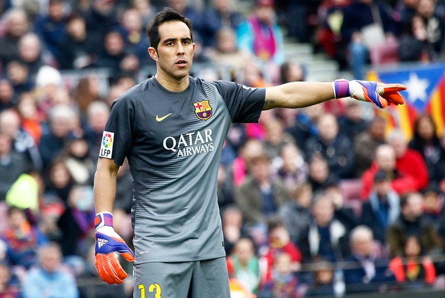 Claudio Bravo igualó récord de Iván Zamorano en partidos de liga española