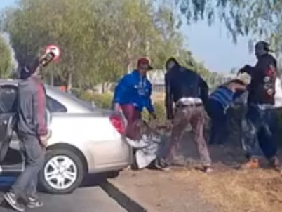 VIDEO: Ve la golpiza de un grupo de hombres a dos mujeres en La Pintana