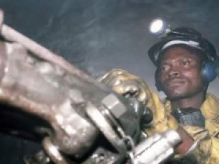 Rescatados los cerca de 500 mineros atrapados por un incendio en Sudáfrica