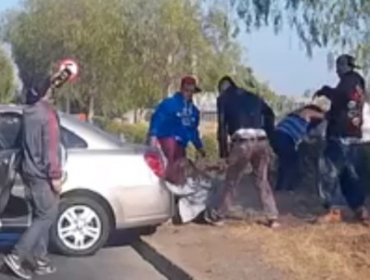 VIDEO: Ve la golpiza de un grupo de hombres a dos mujeres en La Pintana