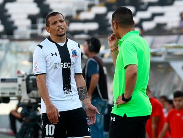 Colo Colo rescata un valioso empate ante Palestino con 9 jugadores en cancha