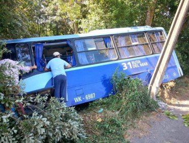 Conductor sufre paro cardiorrespiratorio y choca contra poste en Concepción