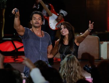 Esta fue la reacción de Iván Núñez luego que su esposa subiera al escenario con Arjona