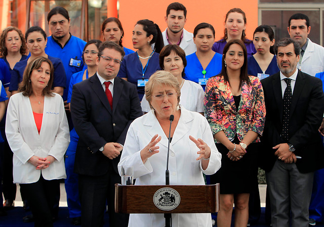 Presidenta Bachelet visitó Cesfam en comuna de Pudahuel, donde hizo un positivo balance de la salud primaria