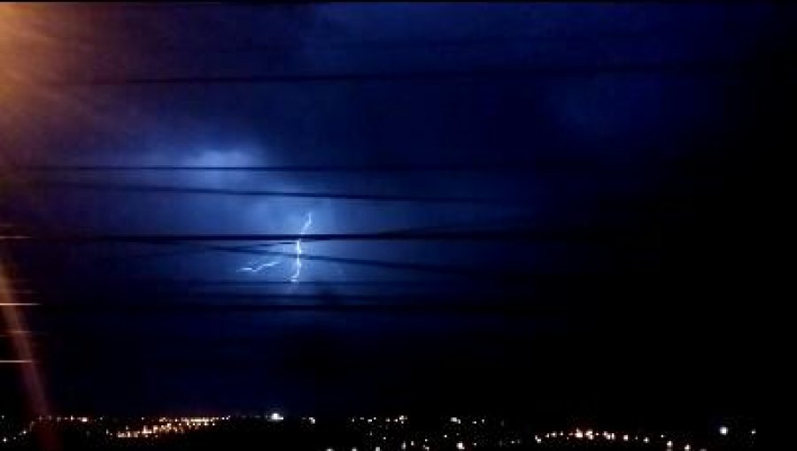 Truenos y relámpagos sorprenden durante la madrugada en región del Biobío