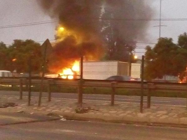 Incendio de camión genera gran congestión en autopista Américo Vespucio Sur, en comuna de Maipú