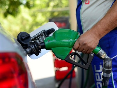Econsult estima que el precio promedio de las bencinas subiría $8 por litro el próximo jueves