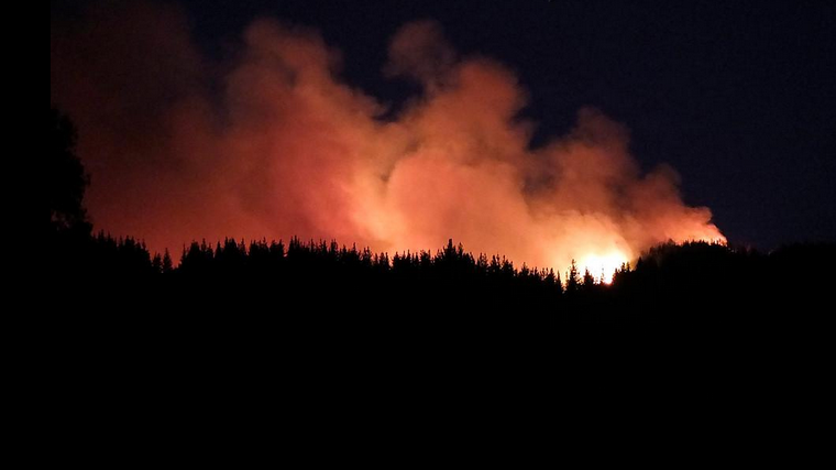 Se mantiene alerta roja en Chiloé por incendios que ya suman 300 hectáreas consumidas por el fuego