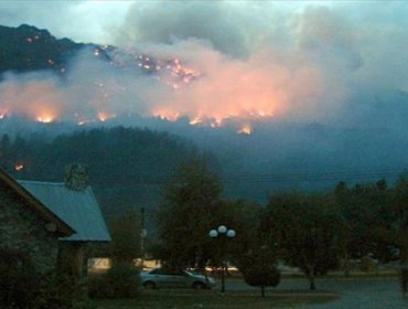 Continúa alerta en sur de Argentina por incendio que amenaza parque nacional