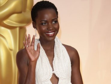 Devuelven vestido que utilizó Lupita Nyong'o en los Oscar