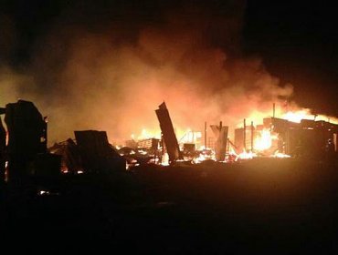 Incendio en Puerto Montt destruye varias casas y vehículos