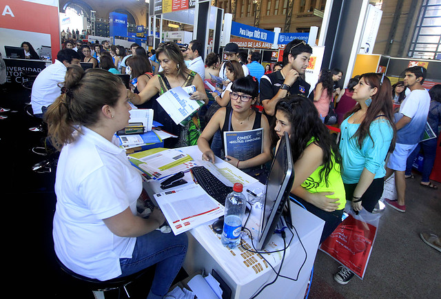 Este lunes el Mineduc inició el segundo proceso de postulación a becas de arancel y Crédito del Fondo Solidario 2015