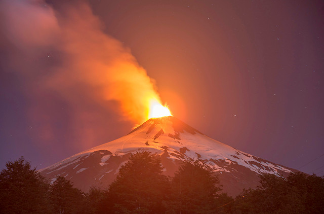 Mantienen alerta roja en un radio de 10 kilómetros en torno al volcán Villarrica, por las próximas 24 horas