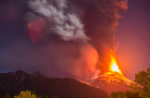 Erupción en volcán Villarrica: Diputados de RN critican reacción tardía del gobierno