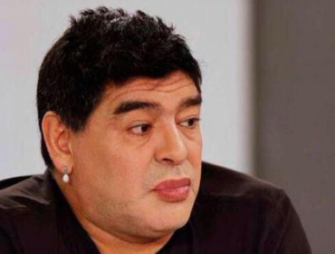 Nuevo look femenino de Maradona desata divertidos memes en redes sociales