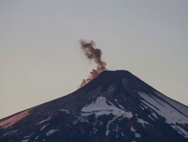 Suspenden ingreso al país por paso Mamuil Malal, en La Araucanía, por erupción del volcán Villarrica