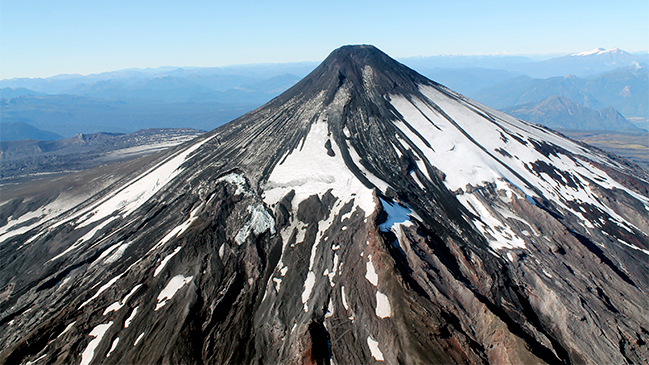 Ministro de Agricultura, Carlos Furche, por erupción en volcán Villarrica: “No ha causado hasta ahora ningún daño”