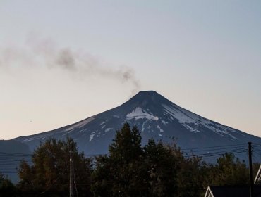 Onemi y Sernageomin mantienen Alerta Roja en volcán Villarrica