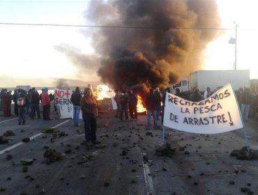 Pescadores artesanales de Ancud y Dalcahue interrumpen tránsito en el Canal de Chacao