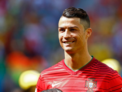 Video: Cristiano Ronaldo promociona su nueva línea de zapatos con baile a lo Michael Jackson