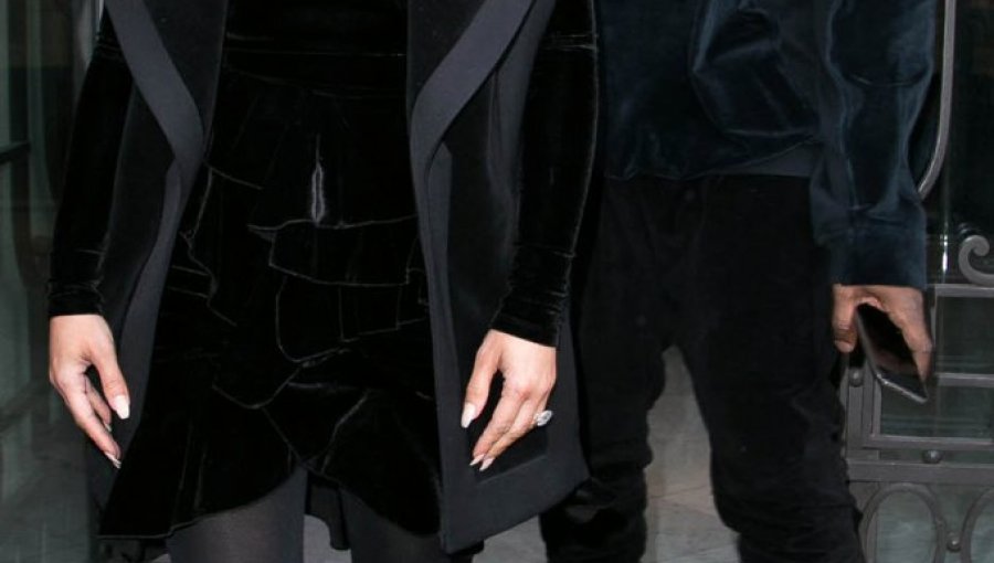 Kim Kardashian impacta con drástico cambio de look