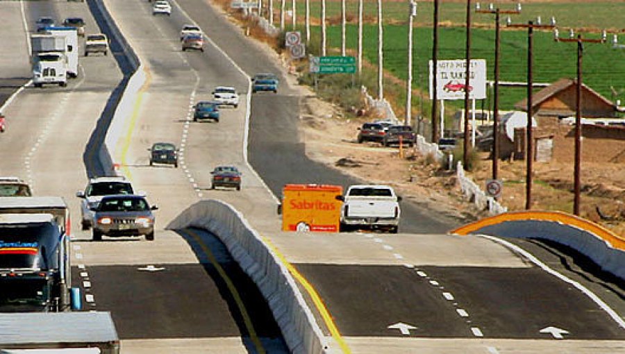 Comisión de Obras Públicas del Senado aumenta regulaciones para la publicidad en carreteras