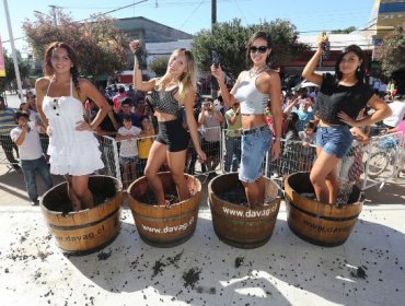 Festival de San Javier: Candidatas a reina participan de una sensual vendimia