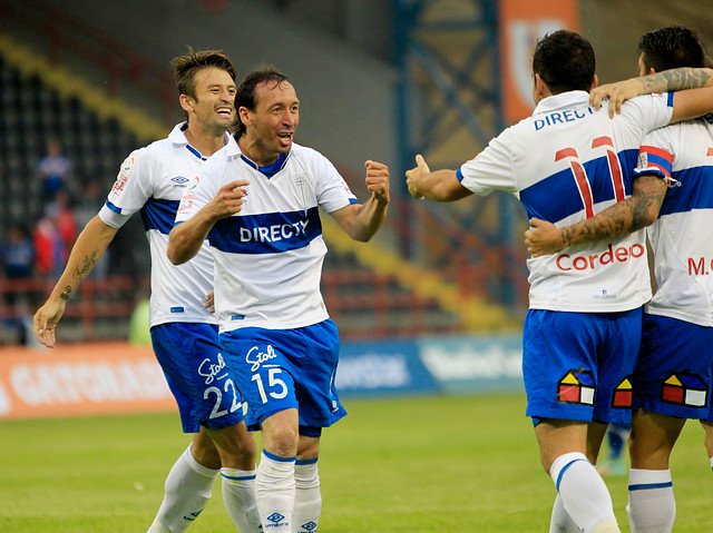 Universidad Católica golea a Huachipato en un partido no apto para cardiacos