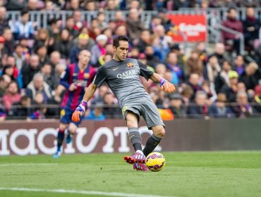 FC Barcelona con Claudio Bravo golea al Rayo y es el líder de la liga española