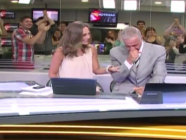 Periodista Eduardo Riveros se despide en vivo y no logra contener las lágrimas