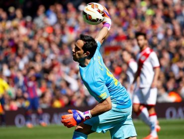 Claudio Bravo se mantiene entre los mejores arqueros de las ligas europeas