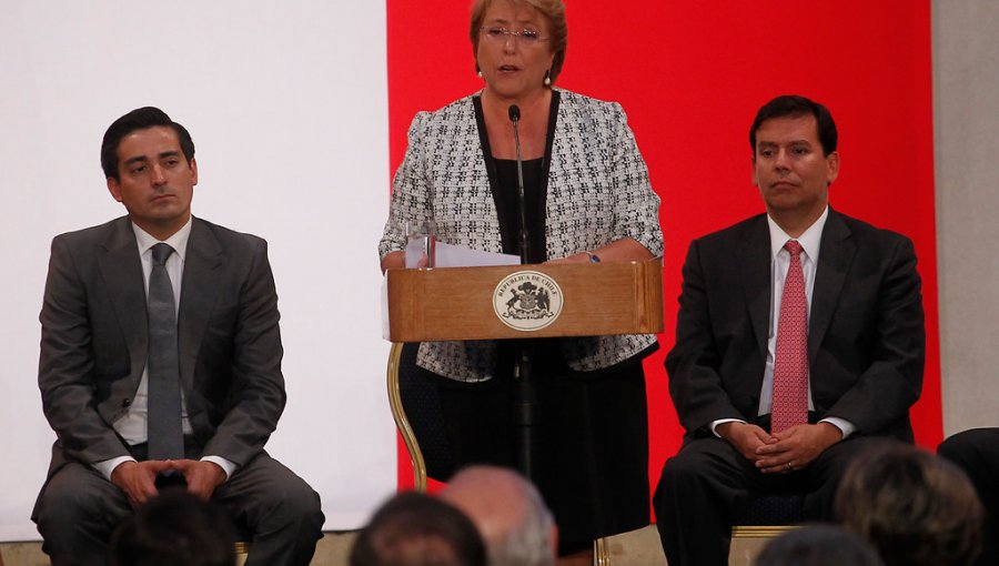 Bachelet anuncia reforma constitucional para castigar prácticas de corrupción