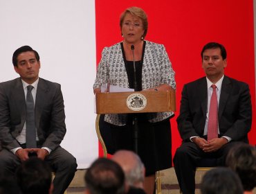 Bachelet anuncia reforma constitucional para castigar prácticas de corrupción