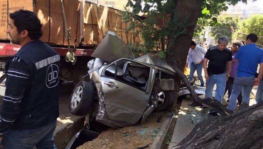 Camión y tres vehículos protagonizan fatal accidente en Viña del Mar