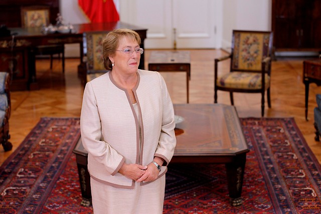 Presidenta recordó los 41 años de la muerte de su padre el general Alberto Bachelet