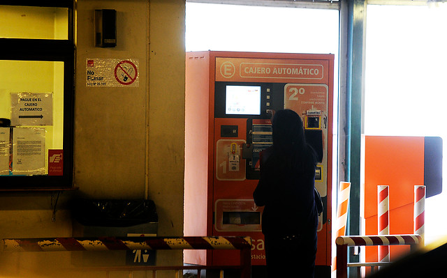 Cámara aprobó en general polémico proyecto que establece gratuidad de estacionamientos por dos horas