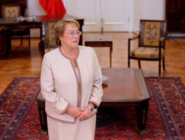 Presidenta recordó los 41 años de la muerte de su padre el general Alberto Bachelet