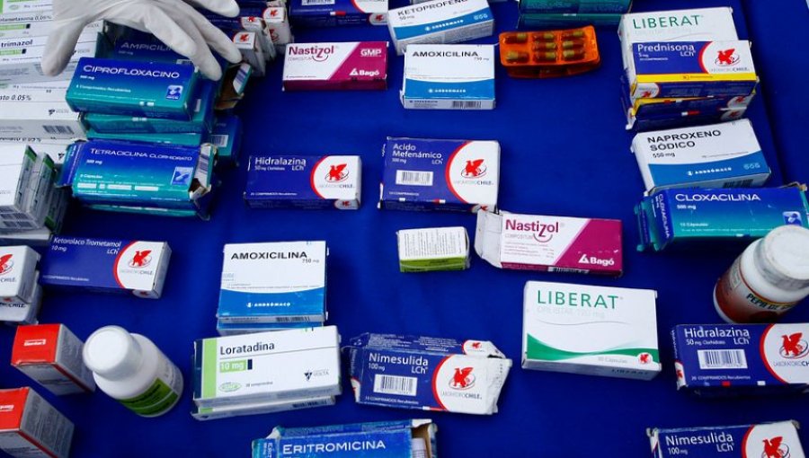 PDI decomisa más de 50 mil dosis de medicamentos que eran comercializados en feria libre