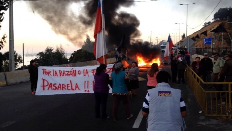 Coronel: vecinos del sector El Pueblito cortan el tránsito en Ruta 160 por promesas incumplidas